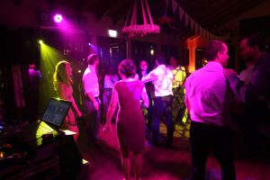 Hochzeitsfeier in Frankfurt, Oberschweinstiege mit dem DJ im Taunus und dancezone24.de